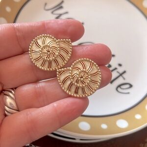 SEASHELL BAUBLEBAR 🐚 GOLD DETAILED EARRINGS